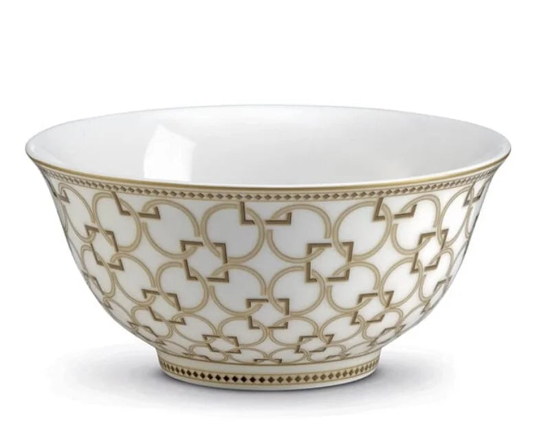 Bol en porcelaine haut de gamme de 15 cm de Ø signé Pozzi Milano 1876. Élégance italienne pour vos repas raffinés ou quotidiens. &nbsp;
Un indispensable chic pour chaque moment à table.