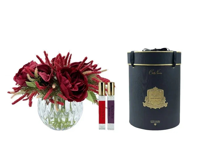 Arrangement floral signé Côte Noire : roses &amp; lys rouges ultra réalistes, scellés dans un gel effet "eau", parfumés avec délicatesse. Un instant de luxe sensoriel, prêt à offrir ou sublimer votre intérieur.