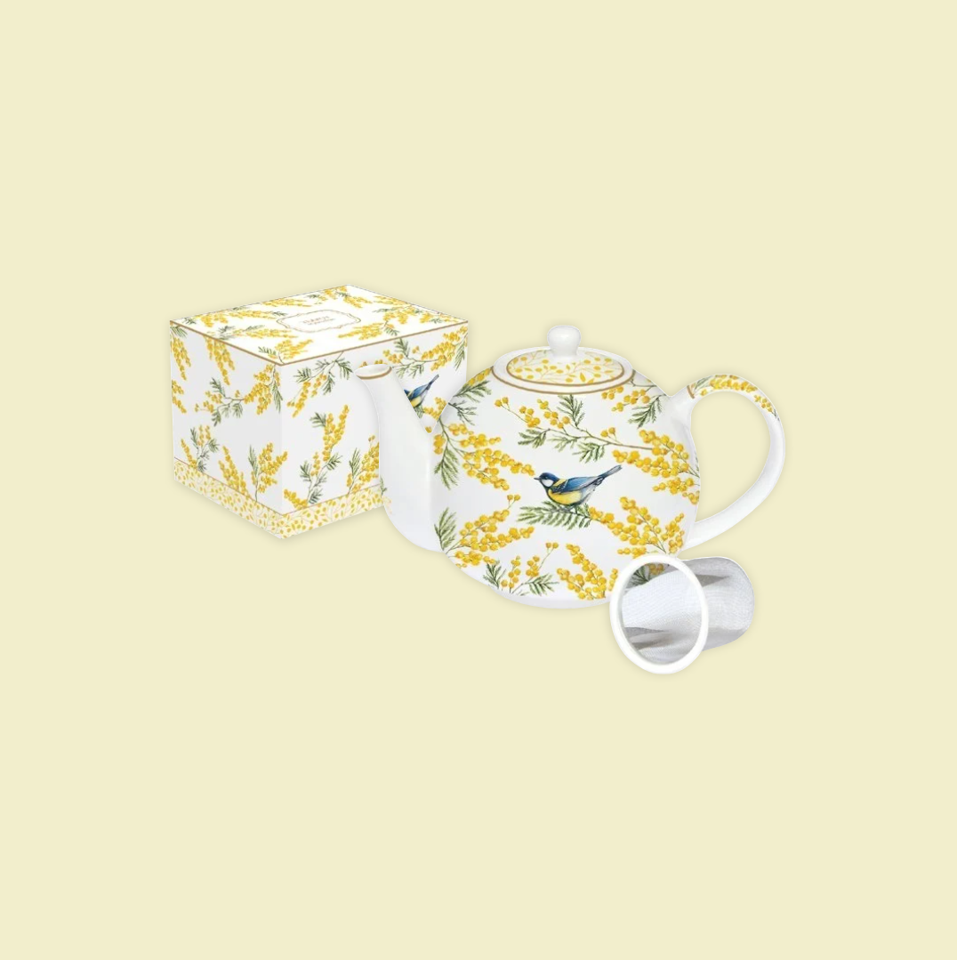 Coffret théière 1 L en porcelaine décor Mimosa avec filtre inox, fleurs jaunes et oiseau bleu – Maison H Luxury.