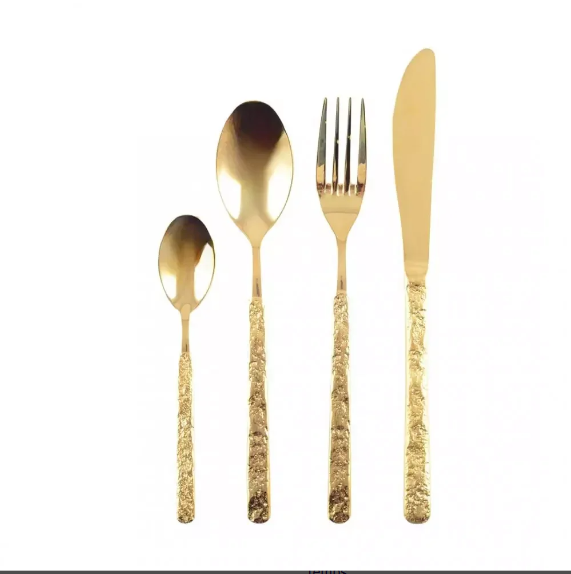 MENAGERE 24 PIECES DOREE AVEC FINITION MARTELEE