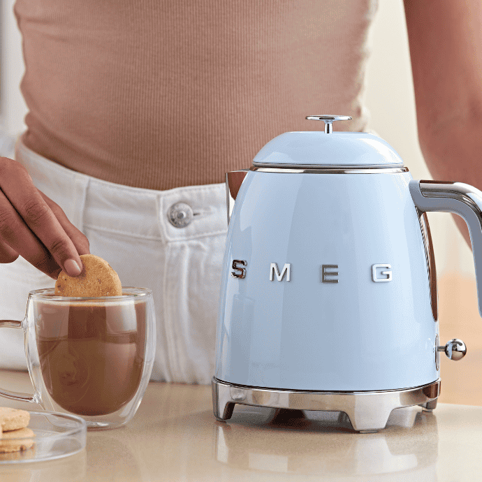 Petit électroménager bouilloire électrique bleuciel smeg 0,8 l rétro années 50 maison h luxury