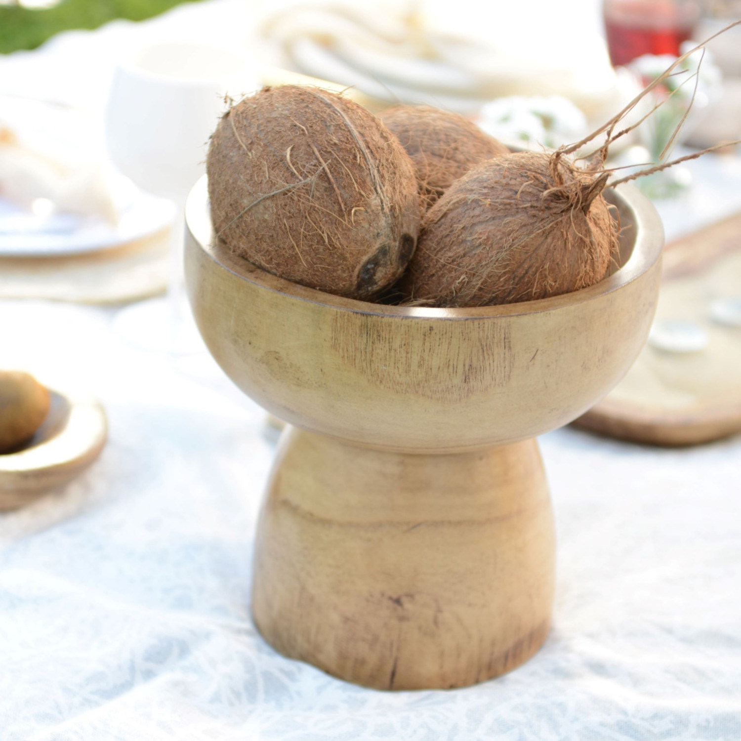 Coupe décorative sur pied en bois de manguier — mise en situation 1