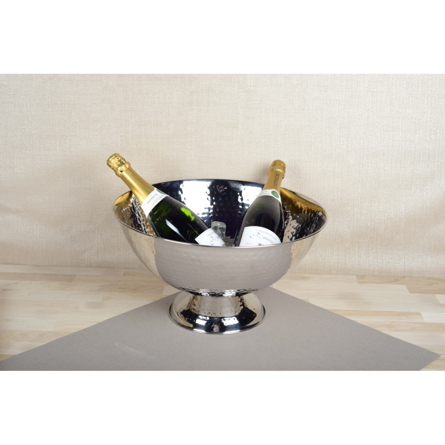 Vasque à champagne martelée sur pied 39 cm — mise en situation 2