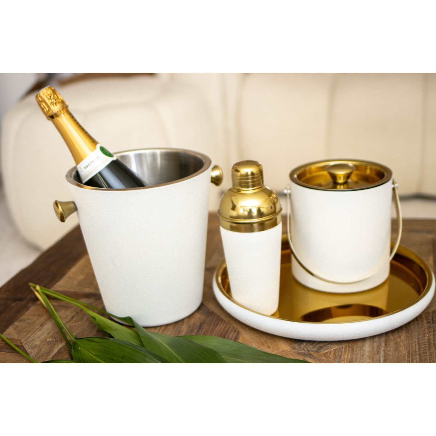Seau à champagne en inox écru et doré, mise en situation 1