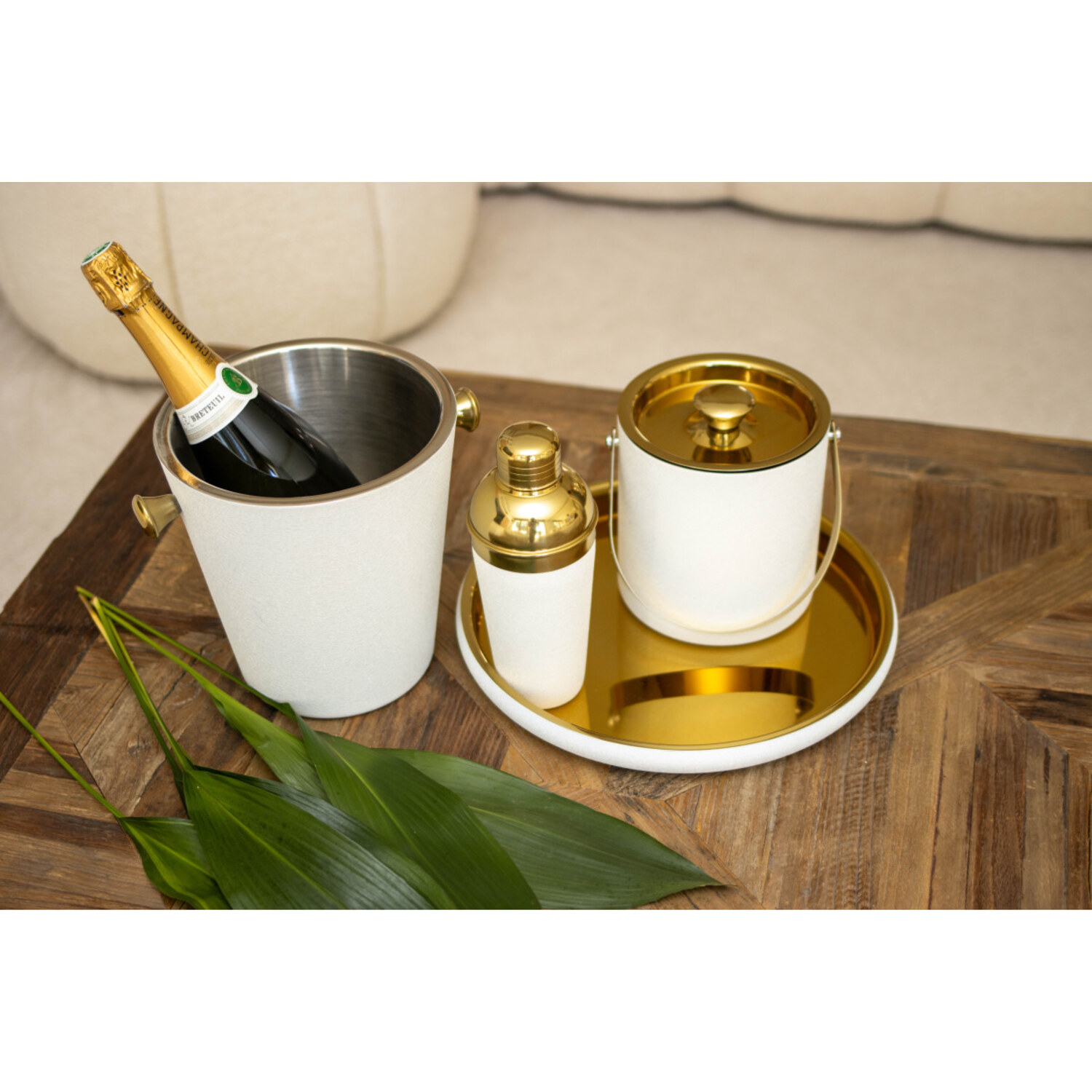 Seau à champagne en inox écru et doré, mise en situation 3