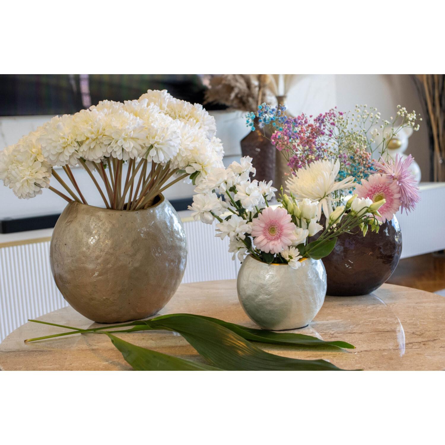 Vase boule blanc nacré 12,5 cm, mise en situation 3